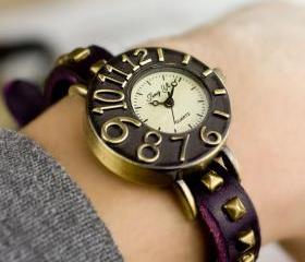 Dimensional Dial Leather Rivet Retro Watch